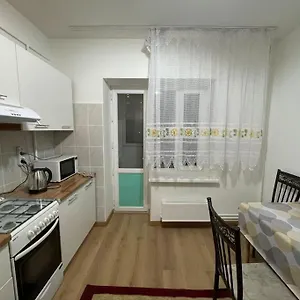 Апартаменты 2х-комнатная в центре, Алматы